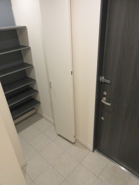 玄関　★シューズボックス沢山入ります★同建物別部屋写真