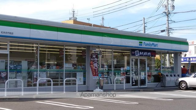 コンビニ　ファミリーマート（コンビニ）まで793m