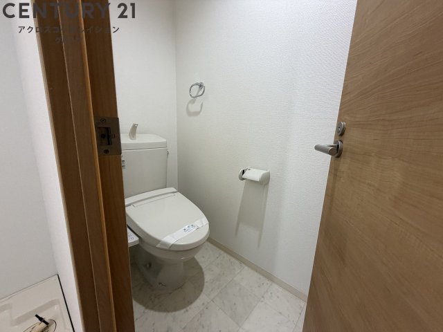 トイレ　温水洗浄便座