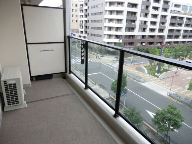 バルコニー　奥行きのあるバルコニー