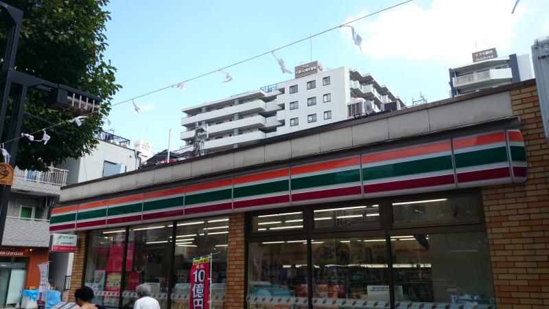 コンビニ　セブンイレブン横浜伊勢佐木町7丁目店（コンビニ）まで216m