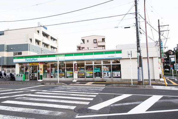 コンビニ　ファミリーマート六会日大駅前店（コンビニ）まで1100m