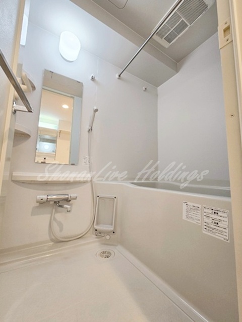 バス・シャワールーム　浴室乾燥機完備♪
