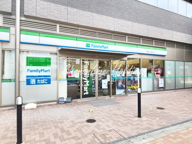 コンビニ　ファミリーマート　東神奈川東口店（コンビニ）まで73m
