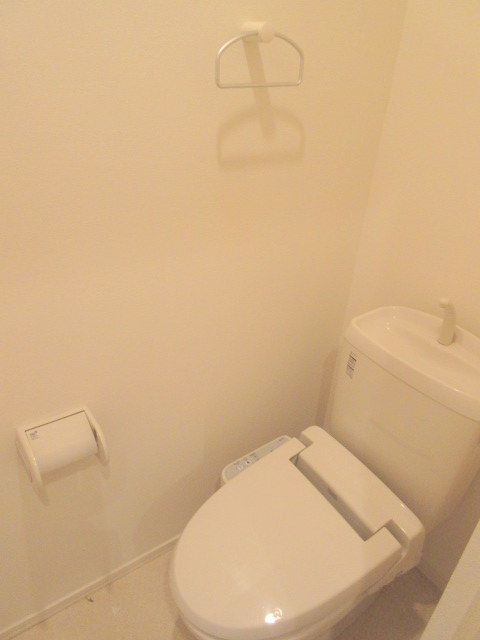 トイレ　ウォシュレット付き