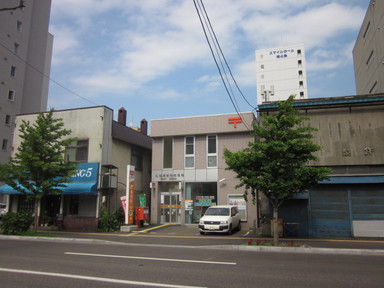 郵便局　札幌南四条郵便局（郵便局）まで397m