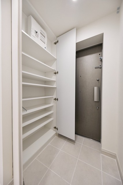 玄関　※写真は同タイプ住戸です。