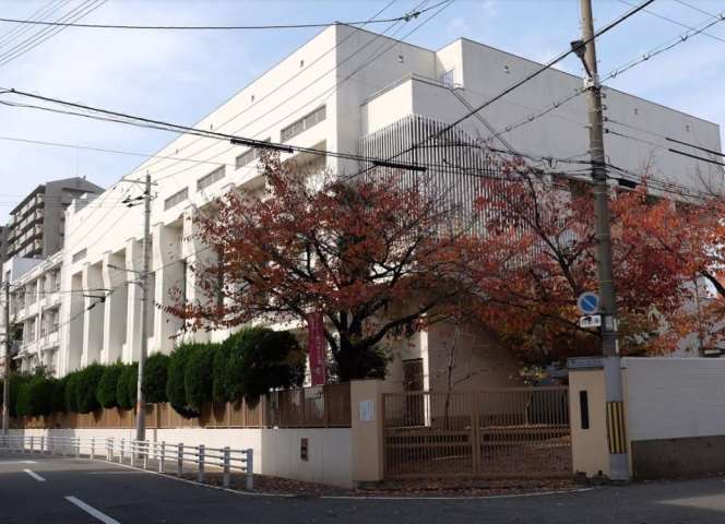 中学校　八阪中学校（中学校）まで263m
