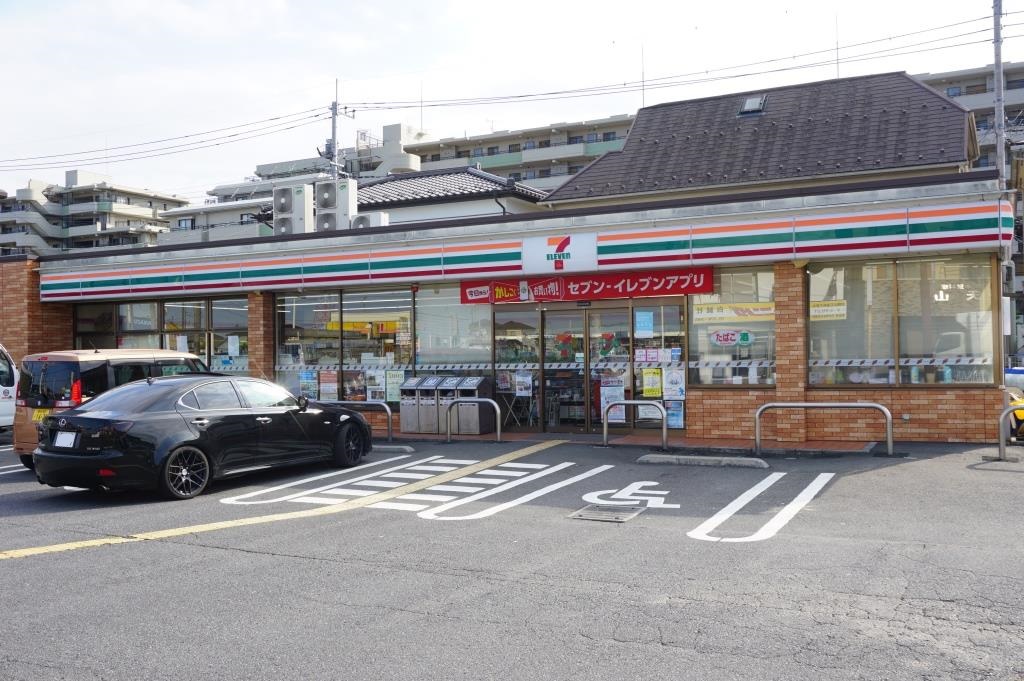 コンビニ　セブンイレブン 越谷平方南町店（コンビニ）まで323m