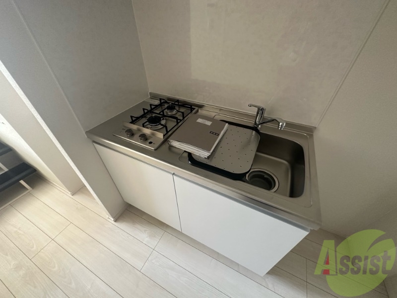 キッチン　一人暮らしには十分な大きさのキッチンですね。