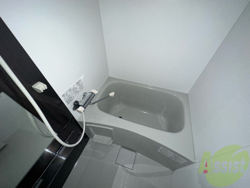 バス・シャワールーム　清潔感のある浴室ですね。機能性も使い勝手も良さそうです。