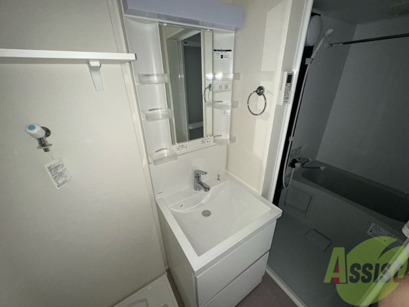 洗面設備　収納スペースがある独立洗面化粧台があるのは便利ですね。