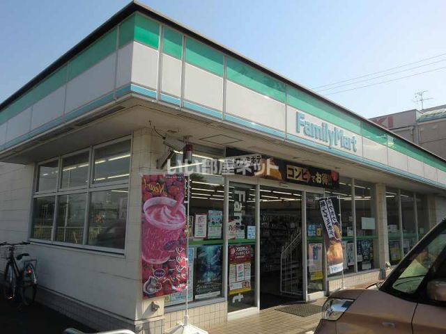 コンビニ　ファミリーマート鵜沼三ツ池町店（コンビニ）まで378m
