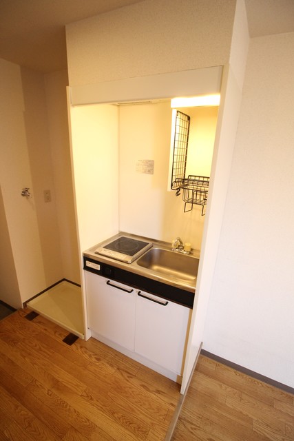 キッチン　安全かつお掃除も楽々なＩＨクッキングヒーター付です！