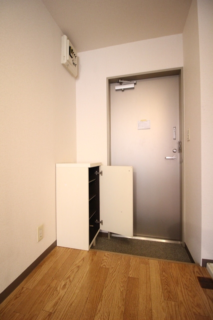 玄関　下駄箱付なので、玄関はいつでもスッキリ片付きますね☆