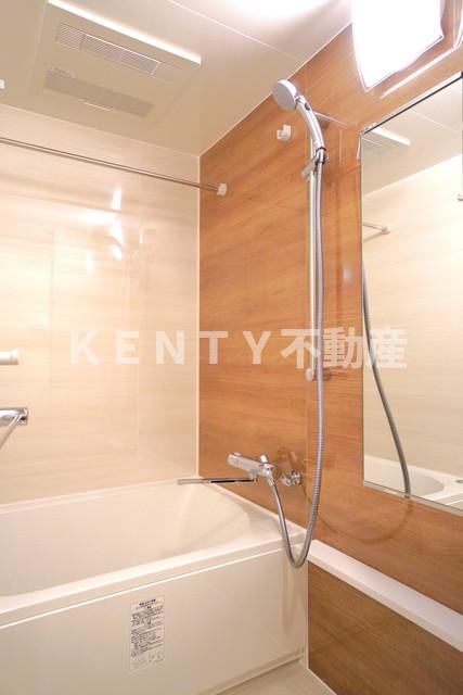 バス・シャワールーム　落ち着いた空間のお風呂です