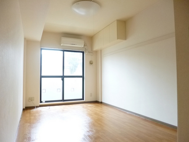 居室・リビング　広々とした洋室です