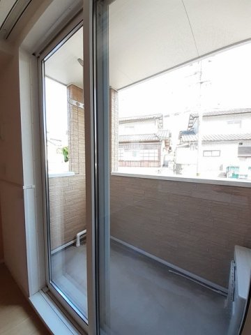 バルコニー　お洗濯にも便利なバルコニー付き