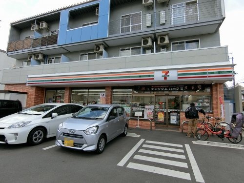 コンビニ　セブンイレブン 南吹田3丁目店（コンビニ）まで559m