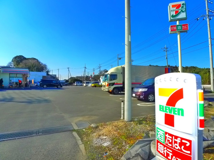 コンビニ　セブンイレブン（コンビニ）まで610m