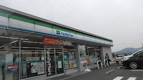 コンビニ　ファミリーマート バラ園前店（コンビニ）まで570m
