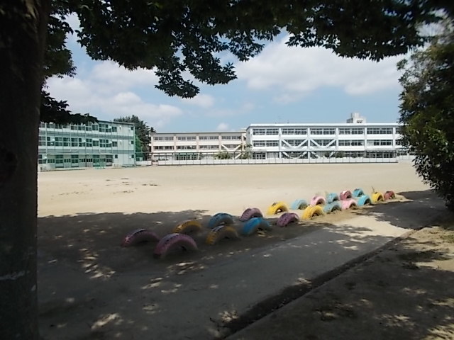 小学校　水戸市立吉田小学校（小学校）まで1951m