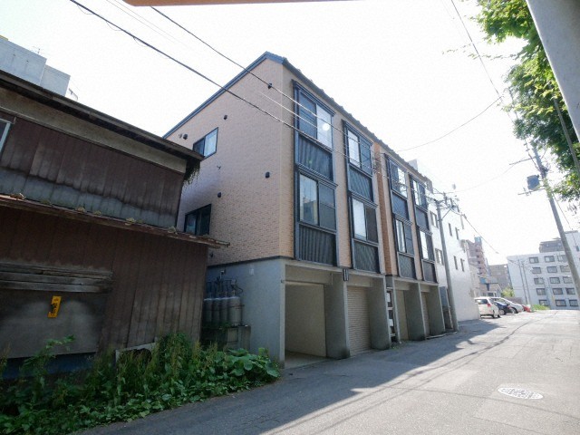 建物外観　◆室内リフォーム済みでキレイ！◆市電と地下鉄ダブルアクセス可