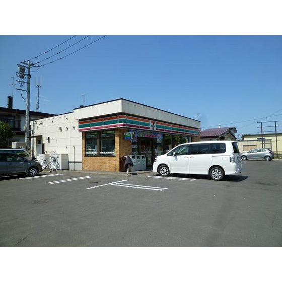 コンビニ　セブンイレブン北見桜町店（コンビニ）まで456m