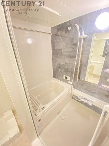 バス・シャワールーム　追い焚き機能・浴室乾燥機付きで便利！