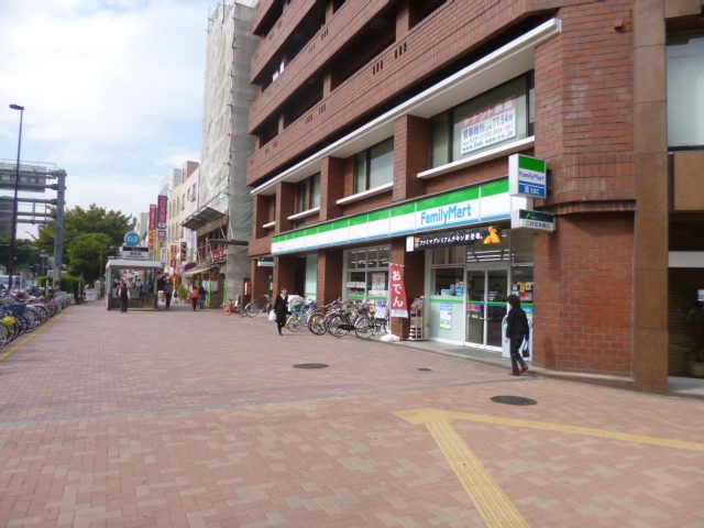 コンビニ　ファミリーマート豊島要町店（コンビニ）まで222m