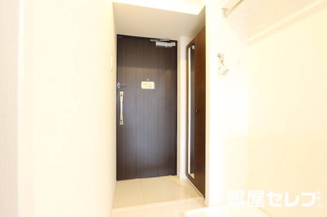 玄関　※７０７号室内装写真（反転タイプあり）