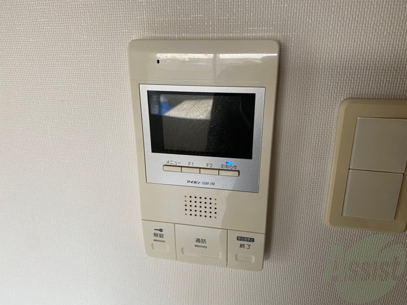 セキュリティ　ＴＶモニター付インターホンです。来客者の顔が見えるので安心！