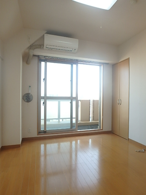 居室・リビング　清潔感のあるお部屋です。