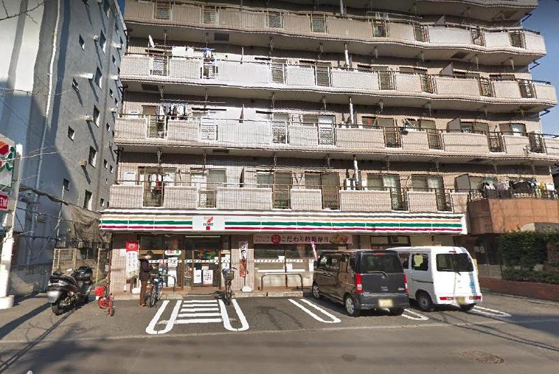 コンビニ　セブン-イレブン 足立中川４丁目店（コンビニ）まで300m