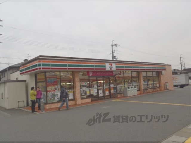 コンビニ　セブンイレブン仰木の里（コンビニ）まで490m