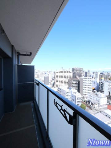 バルコニー　暖かな日差しのふりそそぐバルコニー