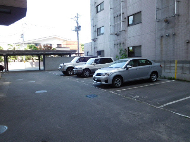 駐車場　駐車場