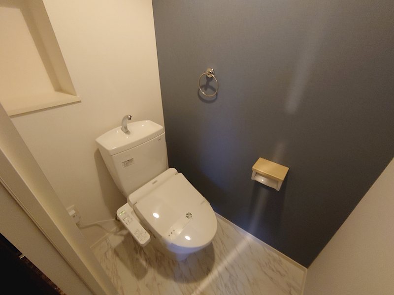 トイレ　別号室写真のため現況優先