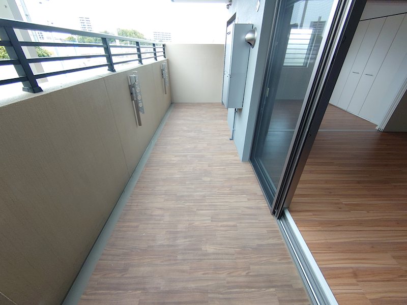 バルコニー　別号室写真のため現況優先