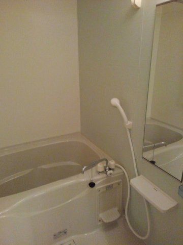 バス・シャワールーム　ゆったり過ごせるお風呂です