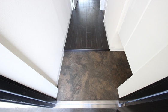 玄関　※別号室の写真です