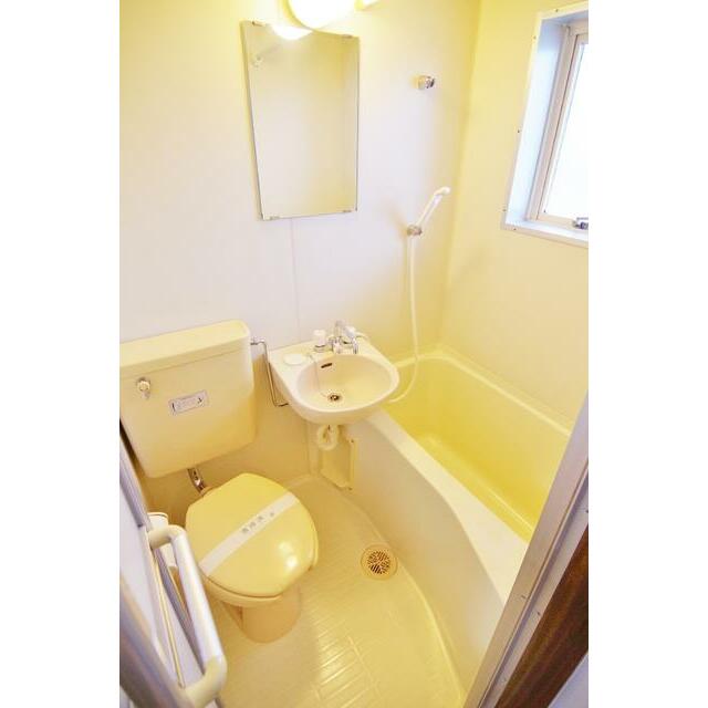 バス・シャワールーム　※写真は別部屋のもの