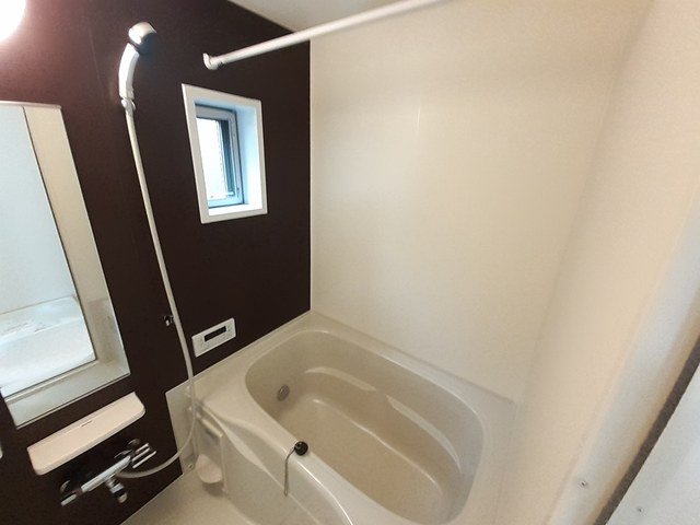 バス・シャワールーム　落ち着いた空間のお風呂です