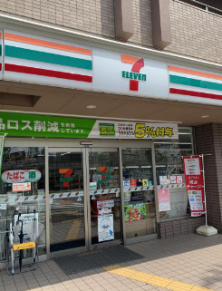 コンビニ　セブンイレブン 阪急春日野道駅前店（コンビニ）まで179m