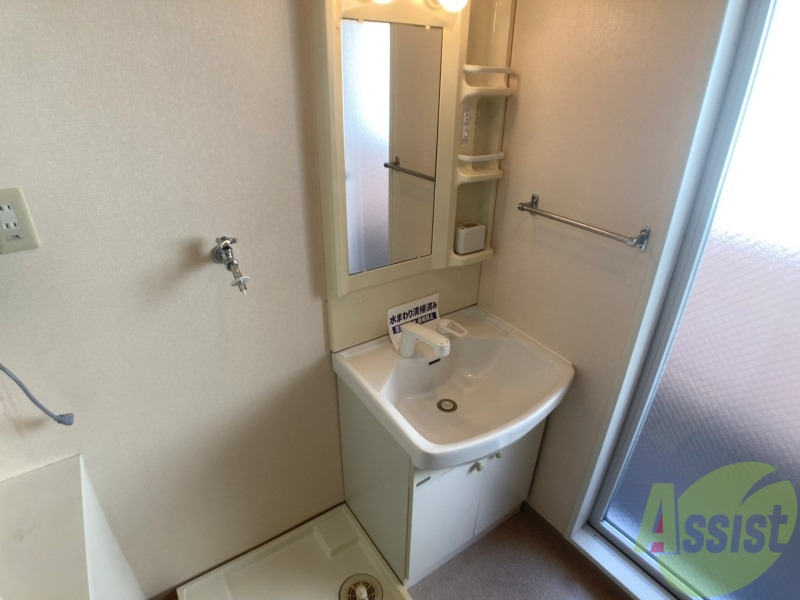 洗面設備　シャンプードレッサー。身支度はここでばっちりですね。