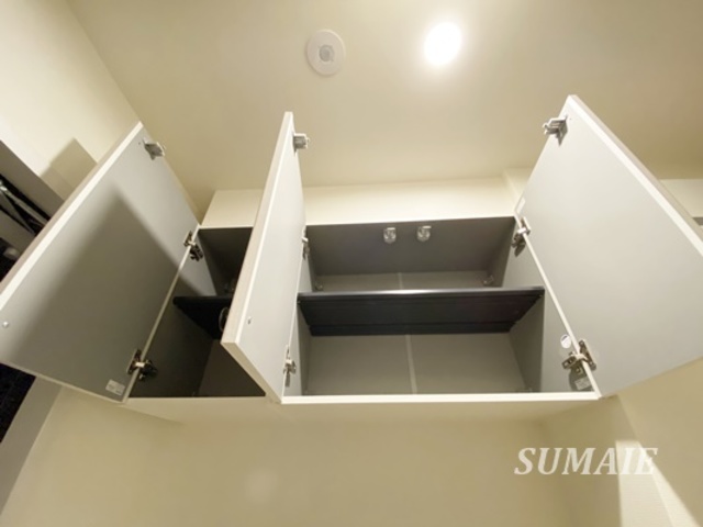 玄関　上部に収納あります☆