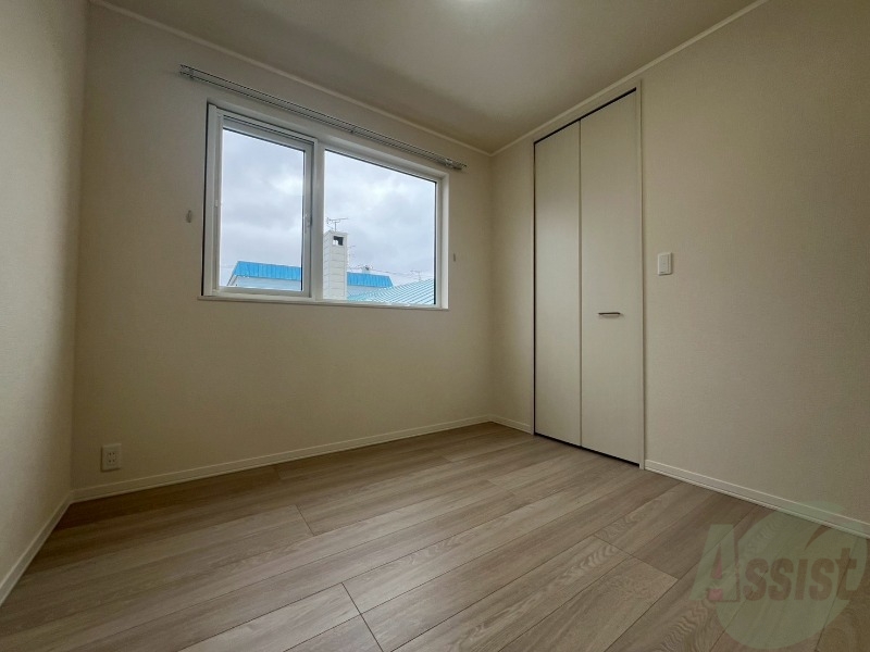 その他部屋・スペース　こちらのお部屋は光が差し込む、温かみのあるお部屋です。