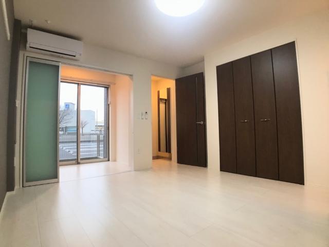 居室・リビング　室内