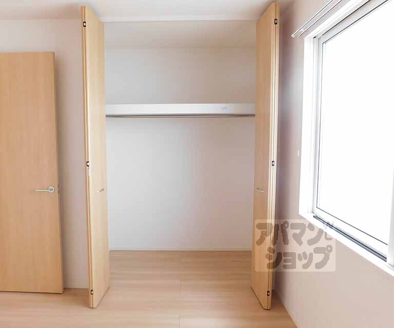 収納　５．３帖の洋室です。