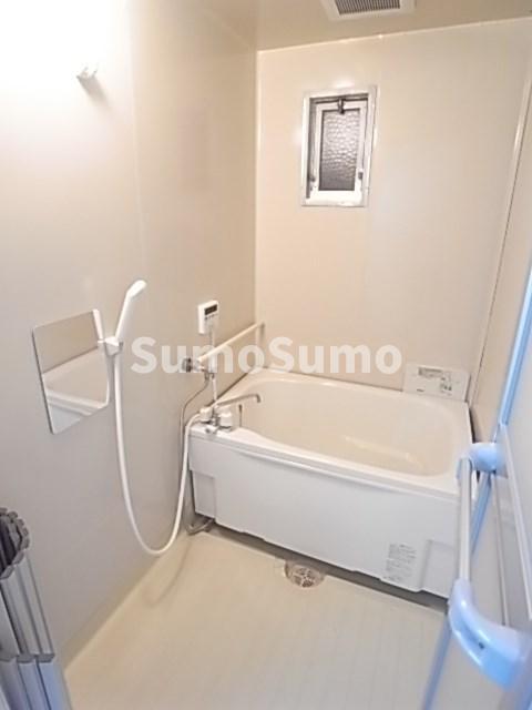 バス・シャワールーム　落ち着いた空間のお風呂です